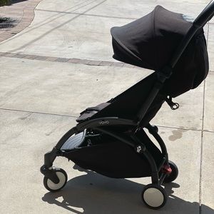 Very lightweight Used-once.only stroller allowed to take with you on the plane!